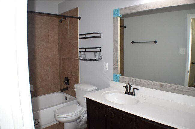 Building Photo - 2602 Lexington Park Dr