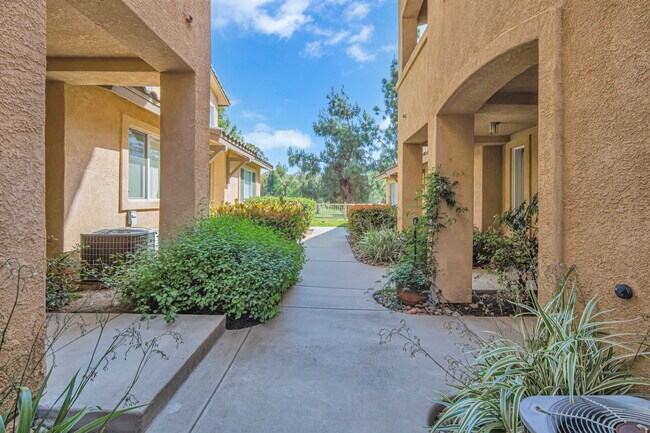 Building Photo - 3183 Dehesa Rd