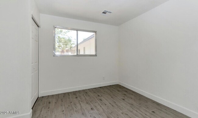 Building Photo - 1150 E Bishop Dr