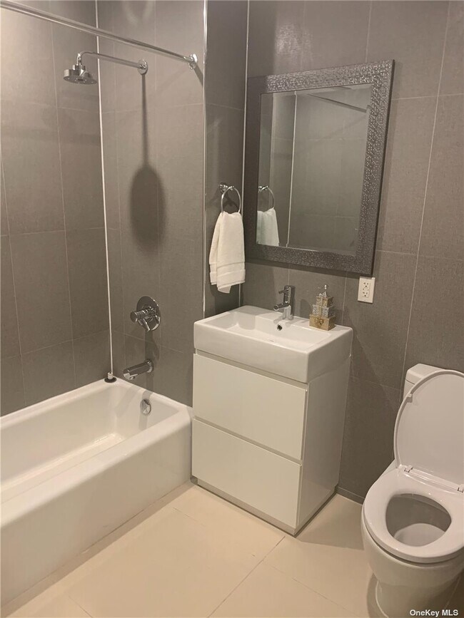 Building Photo - 109-9-109-15 15th Ave