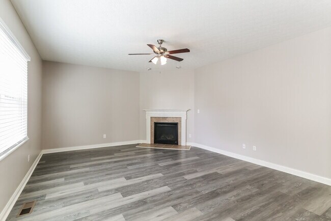 Building Photo - 585 Bettmann St