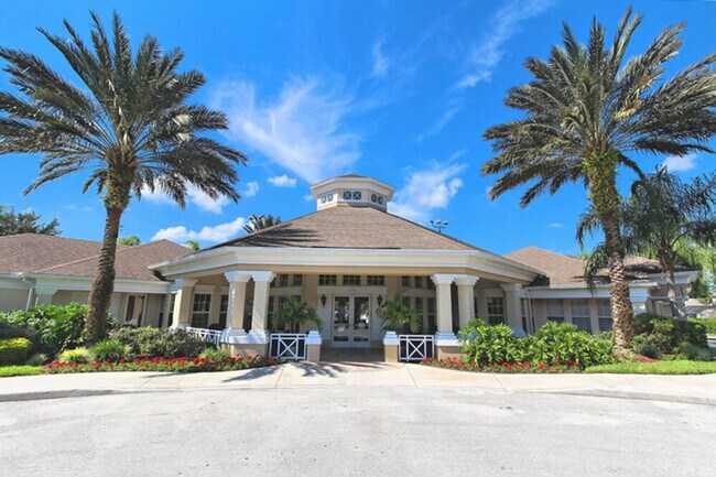 Building Photo - 2421 Silver Palm Dr