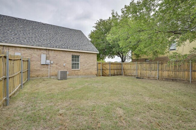 Building Photo - 510 Kings Way Dr