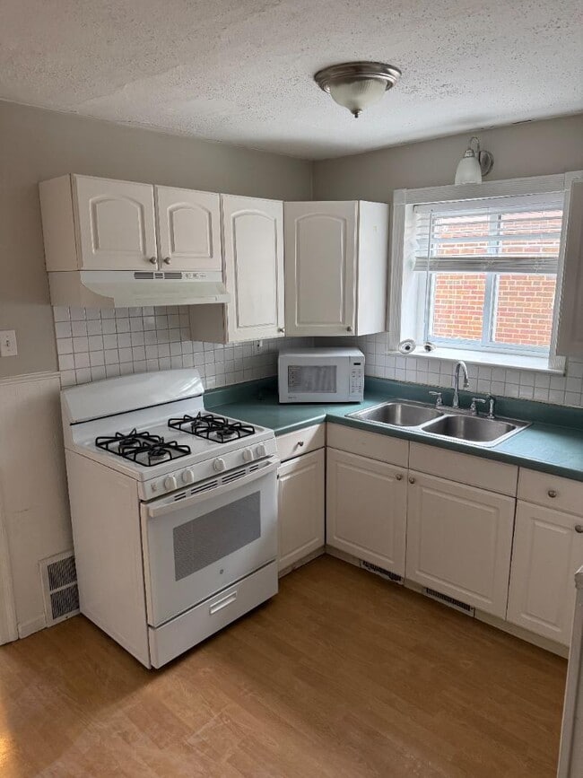 Building Photo - 7245 Bruno Ave