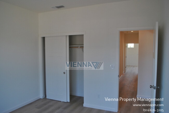 Building Photo - 7076 Auburn Blvd