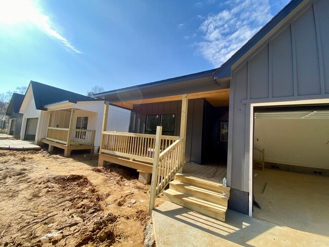 Building Photo - 228 Sylvan Rd