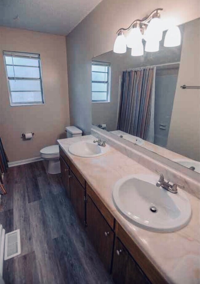 Building Photo - 2439 Ramblewood Ct