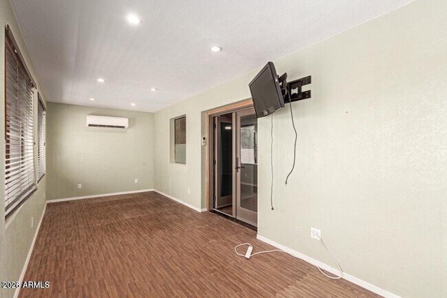 Building Photo - 239 E Aster Dr