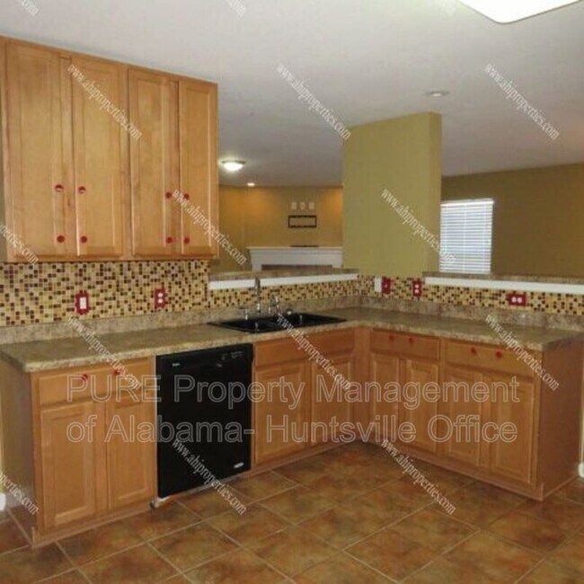 Building Photo - 3312 Lakeland Dr SW