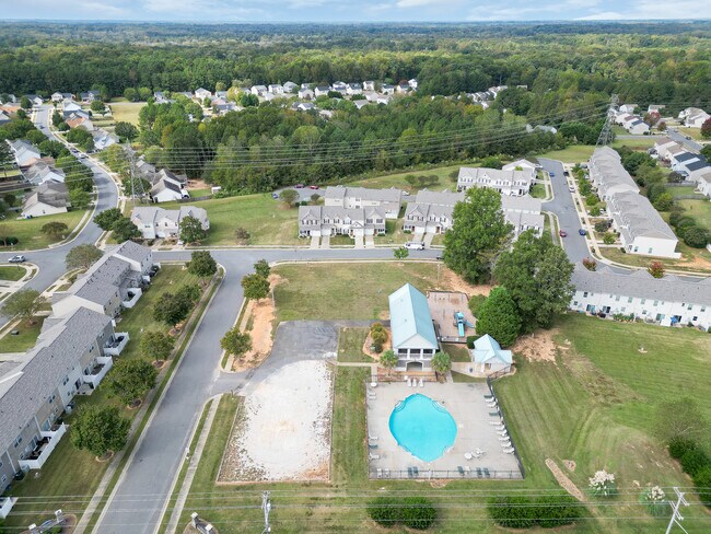 Building Photo - 558 Calen Ln