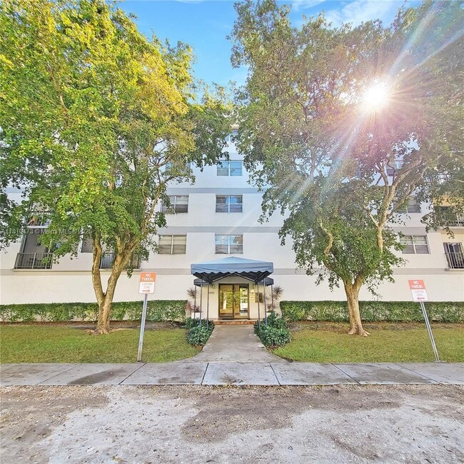 Primary Photo - 8950 NE 8th Ave