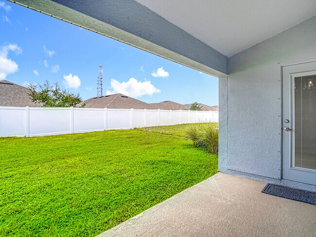 Building Photo - Welcome in to this beautiful Unfurnished -...