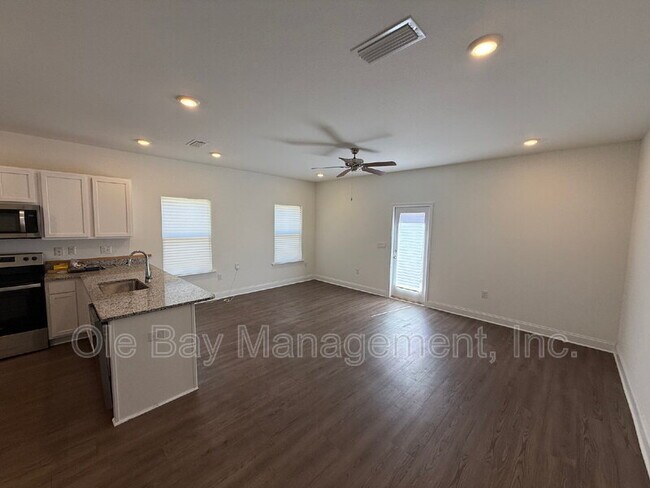 Building Photo - 6794 Spaniel Dr