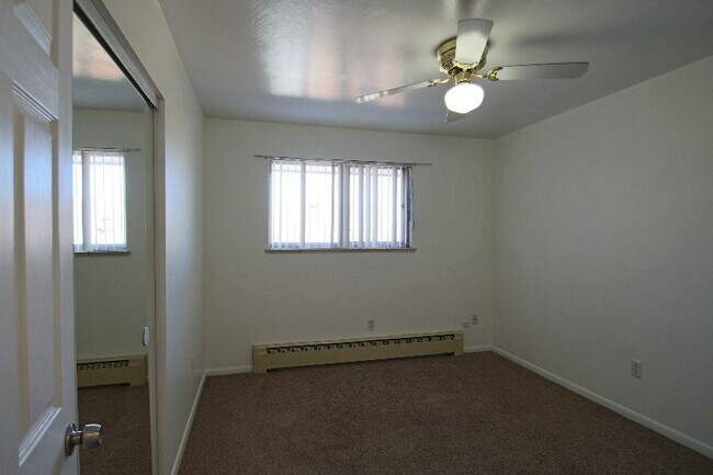 Building Photo - 2565 Willow Ln