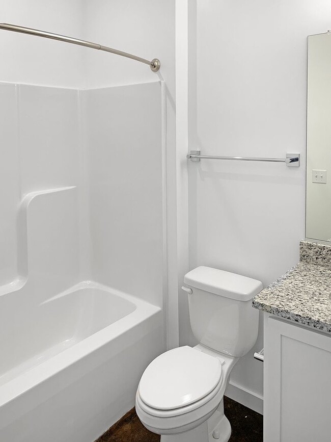 Building Photo - Modern 2 Bed, 2 Bath Condo with Fenced Yar...