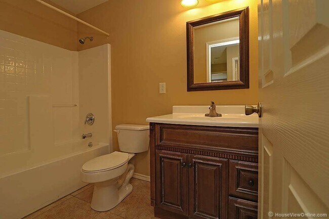 Building Photo - Brookshire 1315/1317