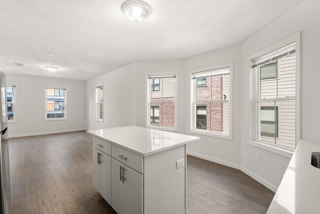 Building Photo - 599 Broadway