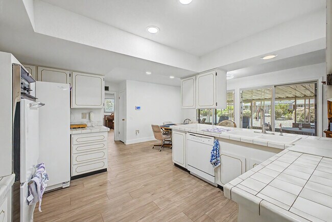 Building Photo - 13222 W Kodiak Dr