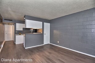 Building Photo - Comfortable living in Downtown Tulsa!