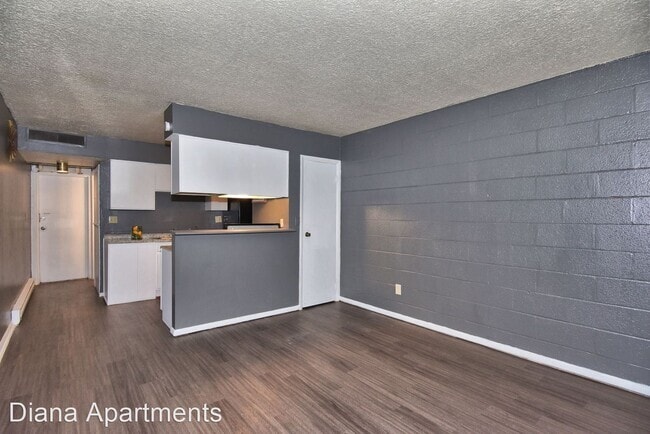Building Photo - Comfortable living in Downtown Tulsa!