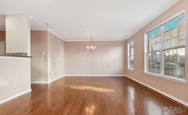 Building Photo - 24 Roosevelt Ave