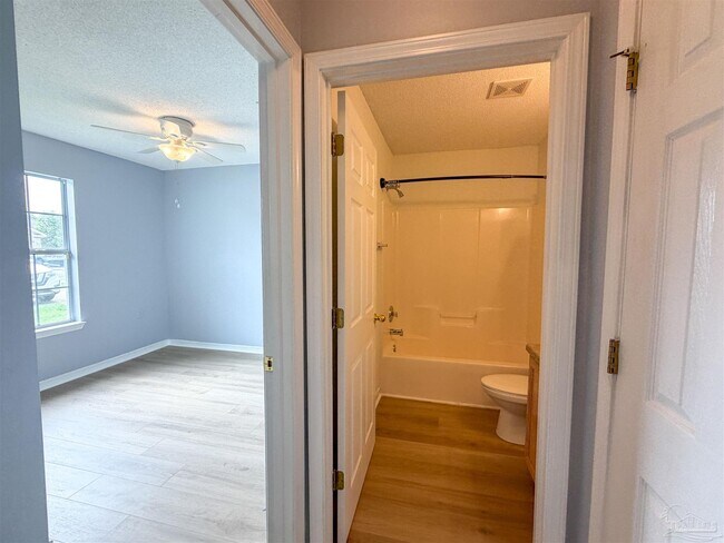 Building Photo - 8005 Stonebrook Dr