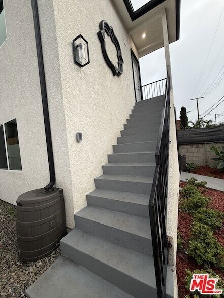 Building Photo - 8624 Graham Ave