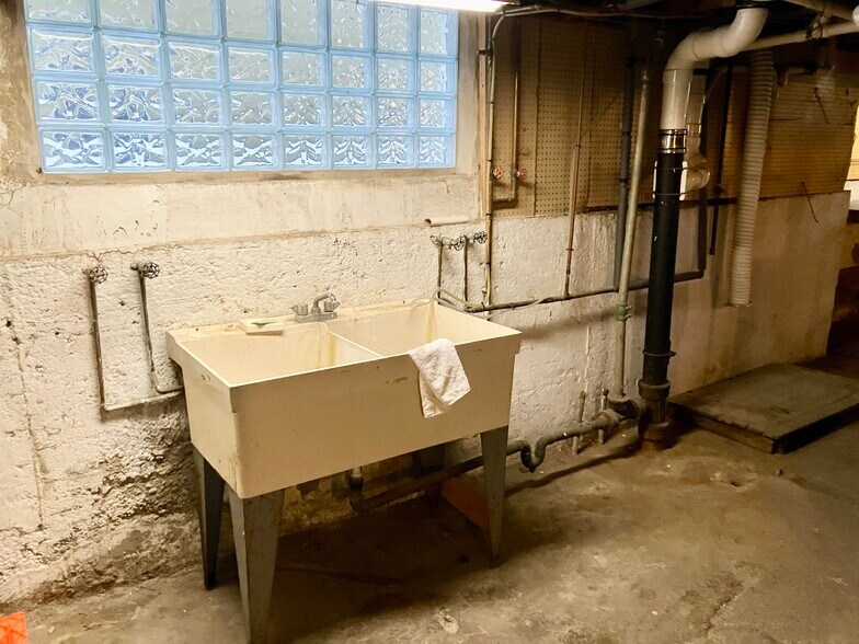 Building Photo - 58 Roanoke Pky