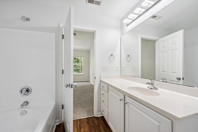 Building Photo - Spacious Townhome with Finished Basement -...