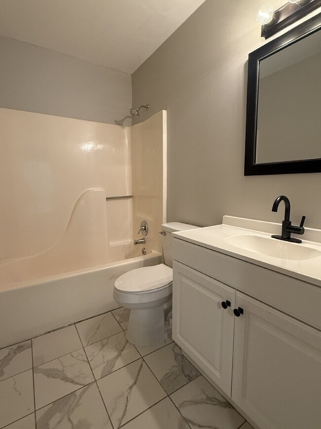 Building Photo - "Cozy 2-Bed Condo in Huntsville with Firep...