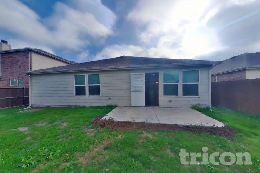 Building Photo - 1023 Spofford Dr