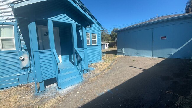 Building Photo - 1724 NE Klamath Ave