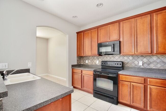 Building Photo - Spacious 4/2.5 Townhome in Gated Community in Avalon Park - Orlando