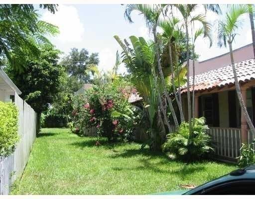 Building Photo - 808 SE 6th Ct