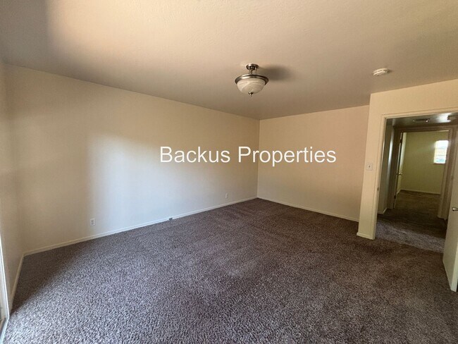 Building Photo - 209 La Mesa Dr