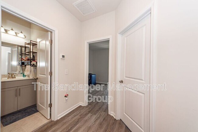 Building Photo - 139 Rowans Creek Dr