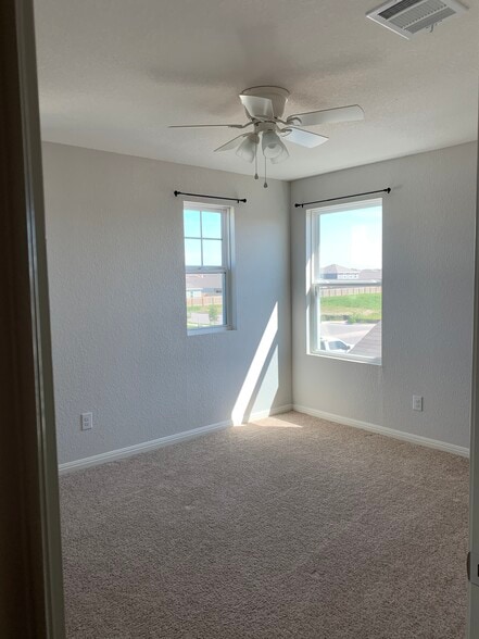 Building Photo - 291 Seneca Loop