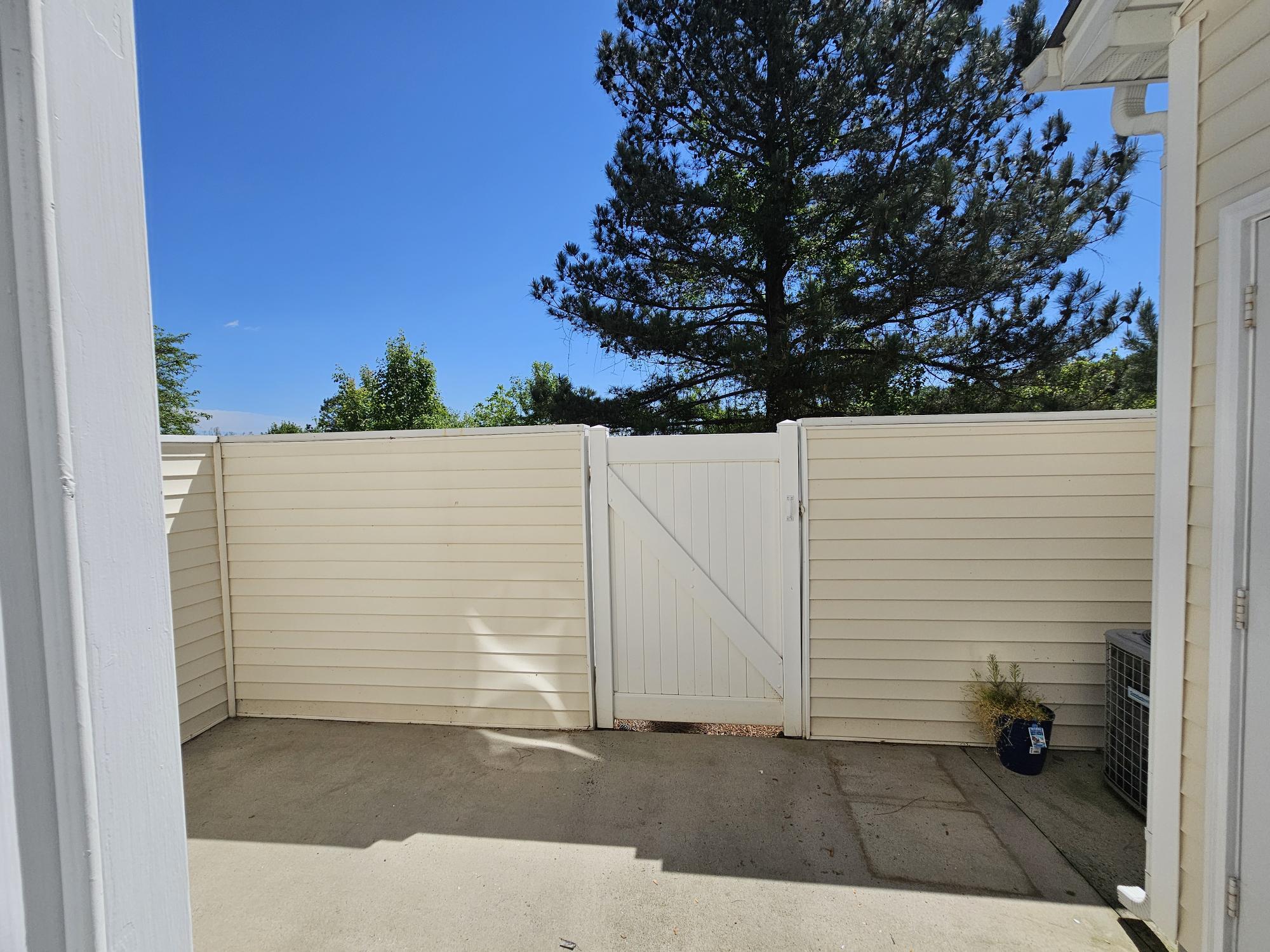 Building Photo - 5817 Fox Point Cir