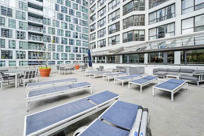 Building Photo - 405 N Wabash Ave