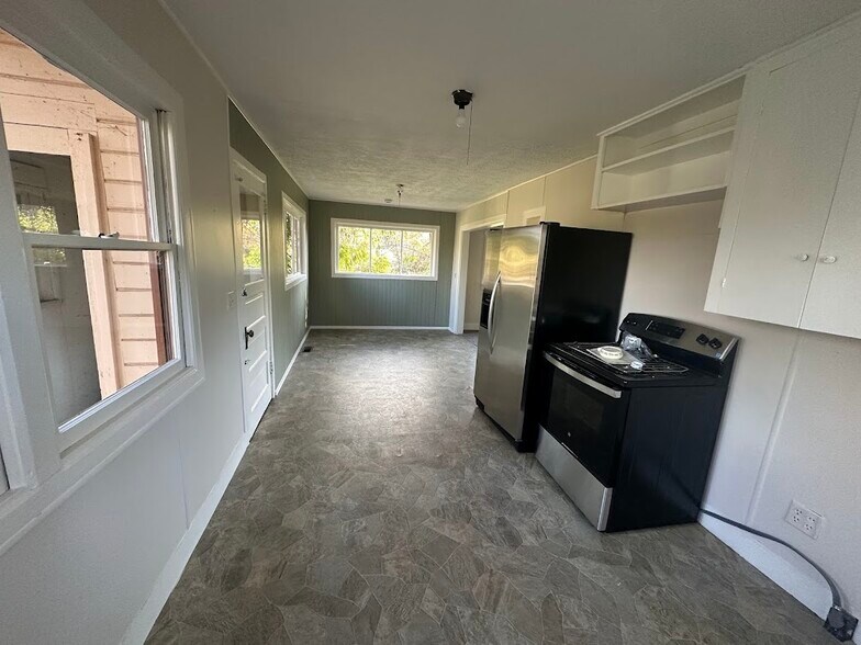 Building Photo - 11625 NW Thompson Rd