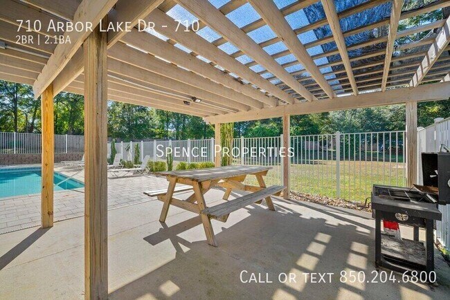 Building Photo - 722 Arbor Lake Dr