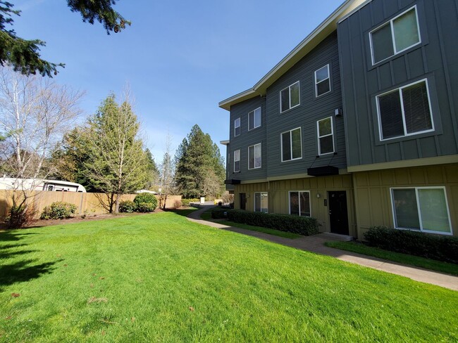 Building Photo - Double Master Suite Townhouse in Beaverton