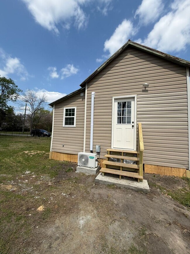 Building Photo - 414 Adams St ~ Downtown Fayetteville