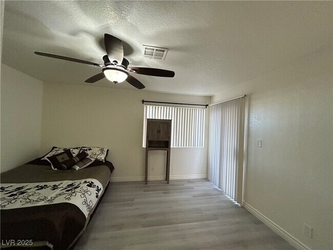Building Photo - 5044 S Rainbow Blvd