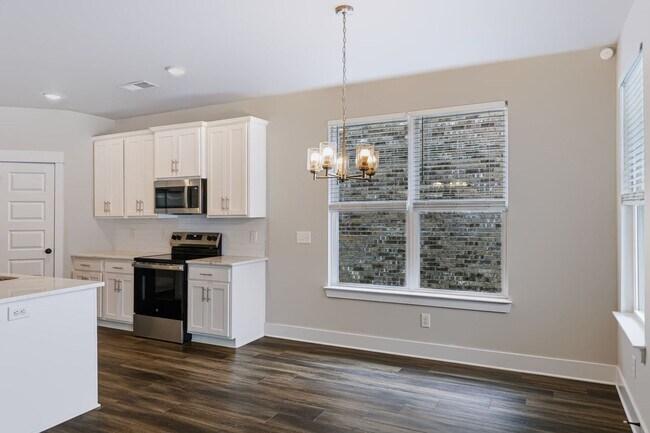 Building Photo - Beautiful 4 Bedroom, 3 Bath Home + Bonus - Available in Smyrna!