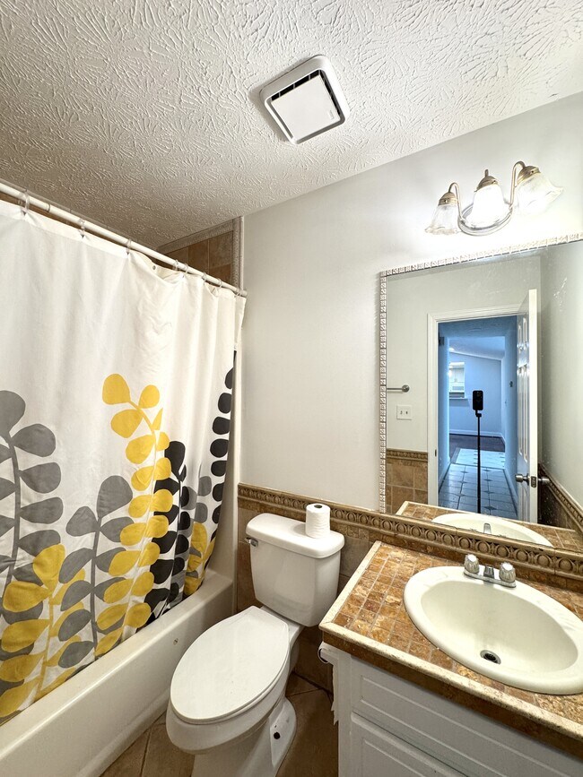 Building Photo - 1116 Venice Cir