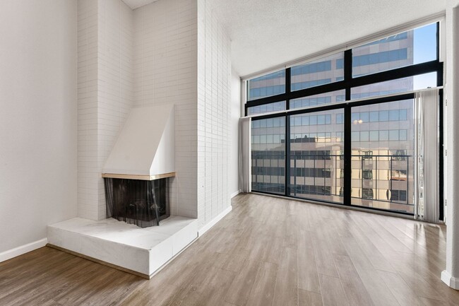 Building Photo - PENTHOUSE LEVEL Condo in LoDo!