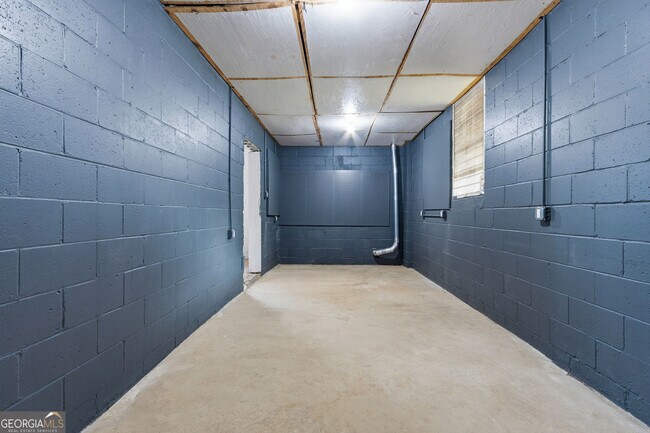 Building Photo - 1848 Winthrop Dr SE