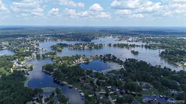 Building Photo - 40 Park Island Dr