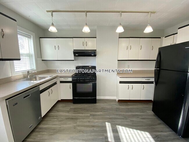 Primary Photo - 195 Maverick St